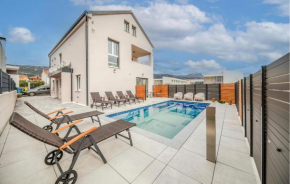 Amazing Apartment In Kastel Novi With Wifi